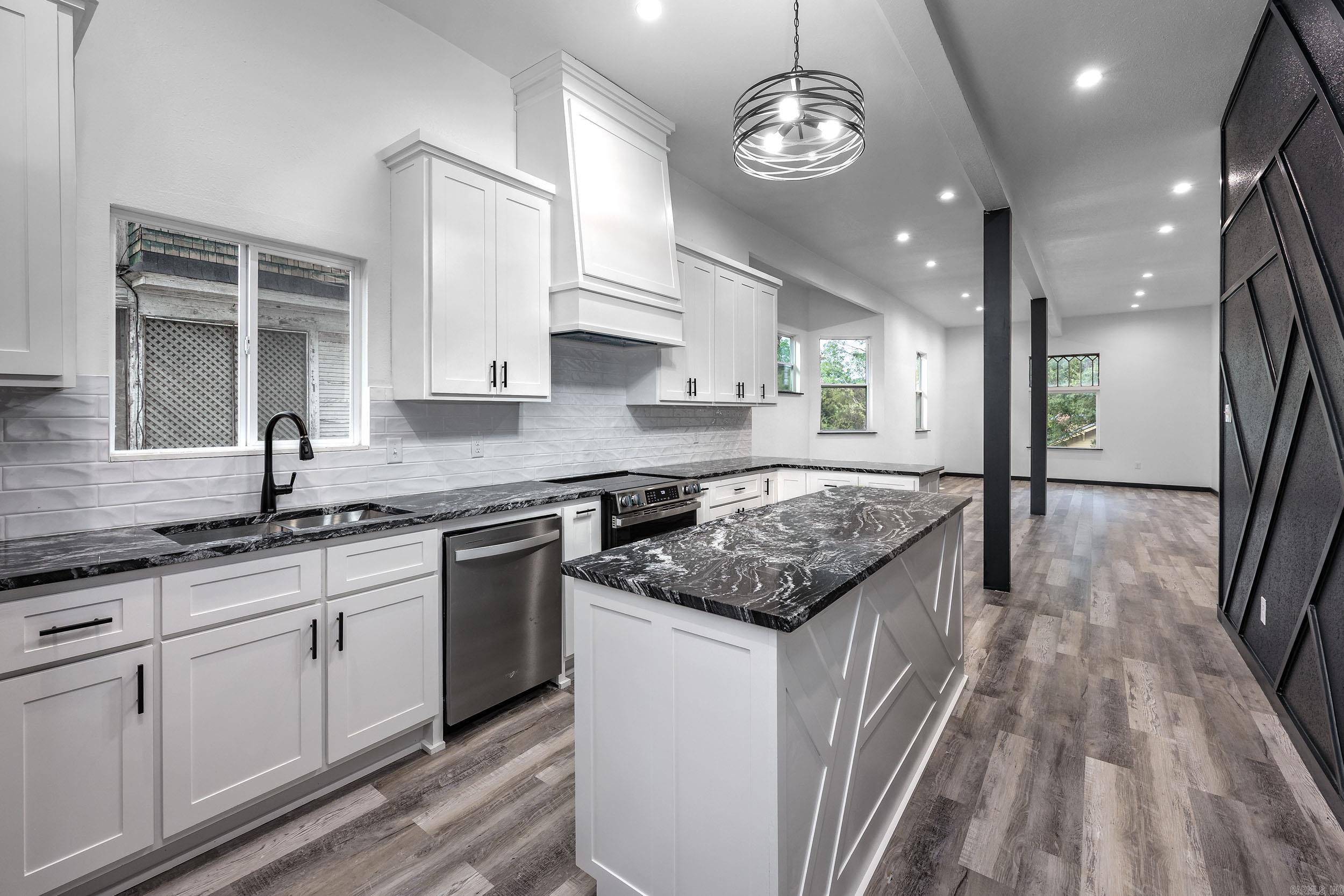 2522 Broadway Street