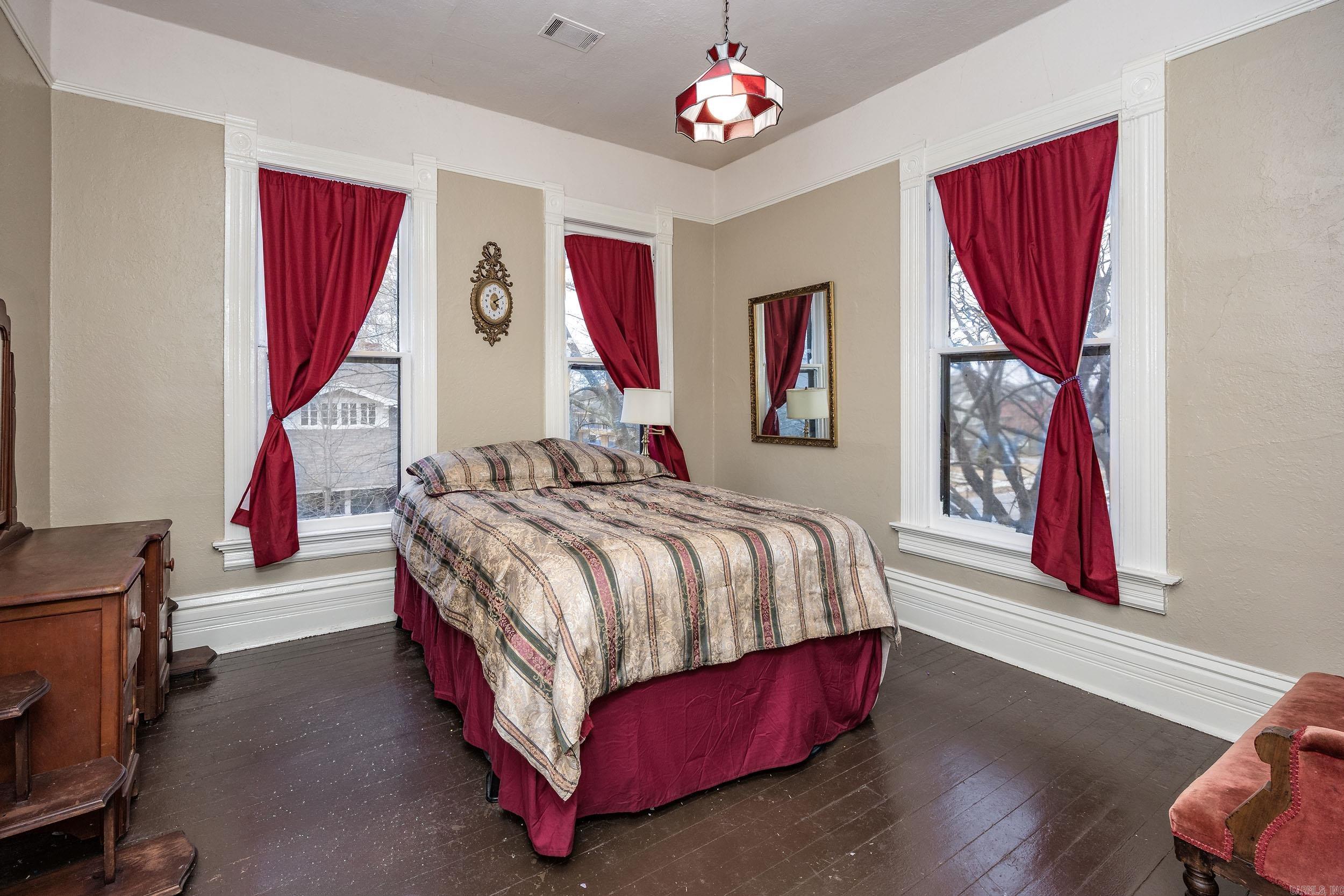 1403 S Center Street