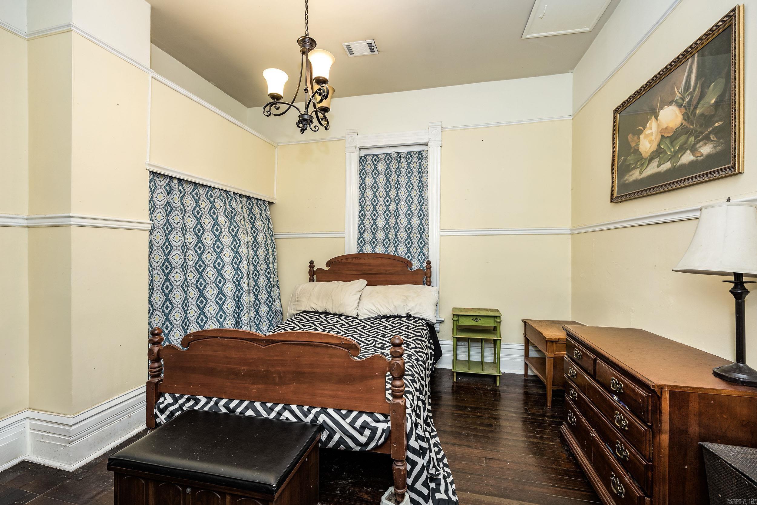 1403 S Center Street