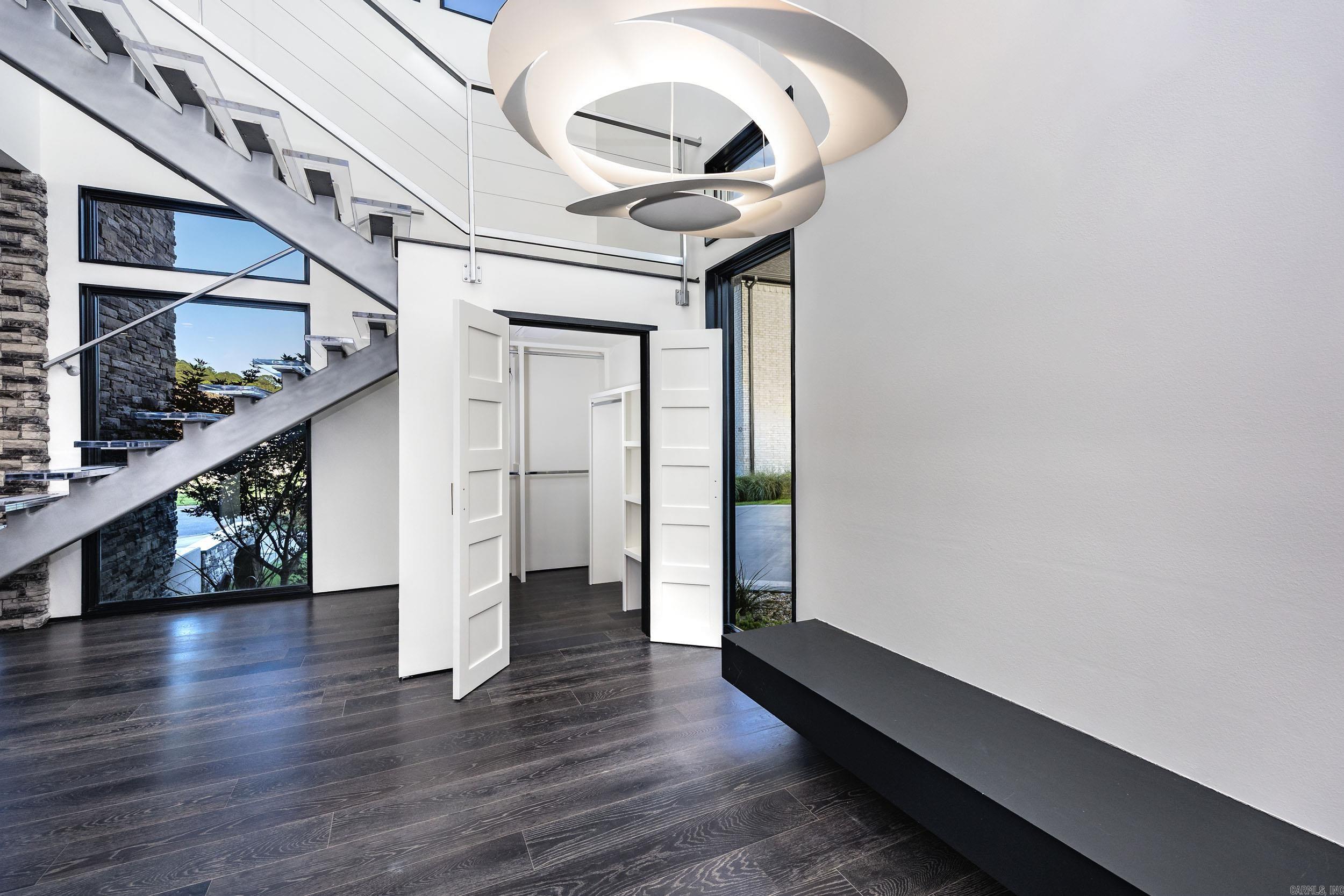 31 La Scala Court