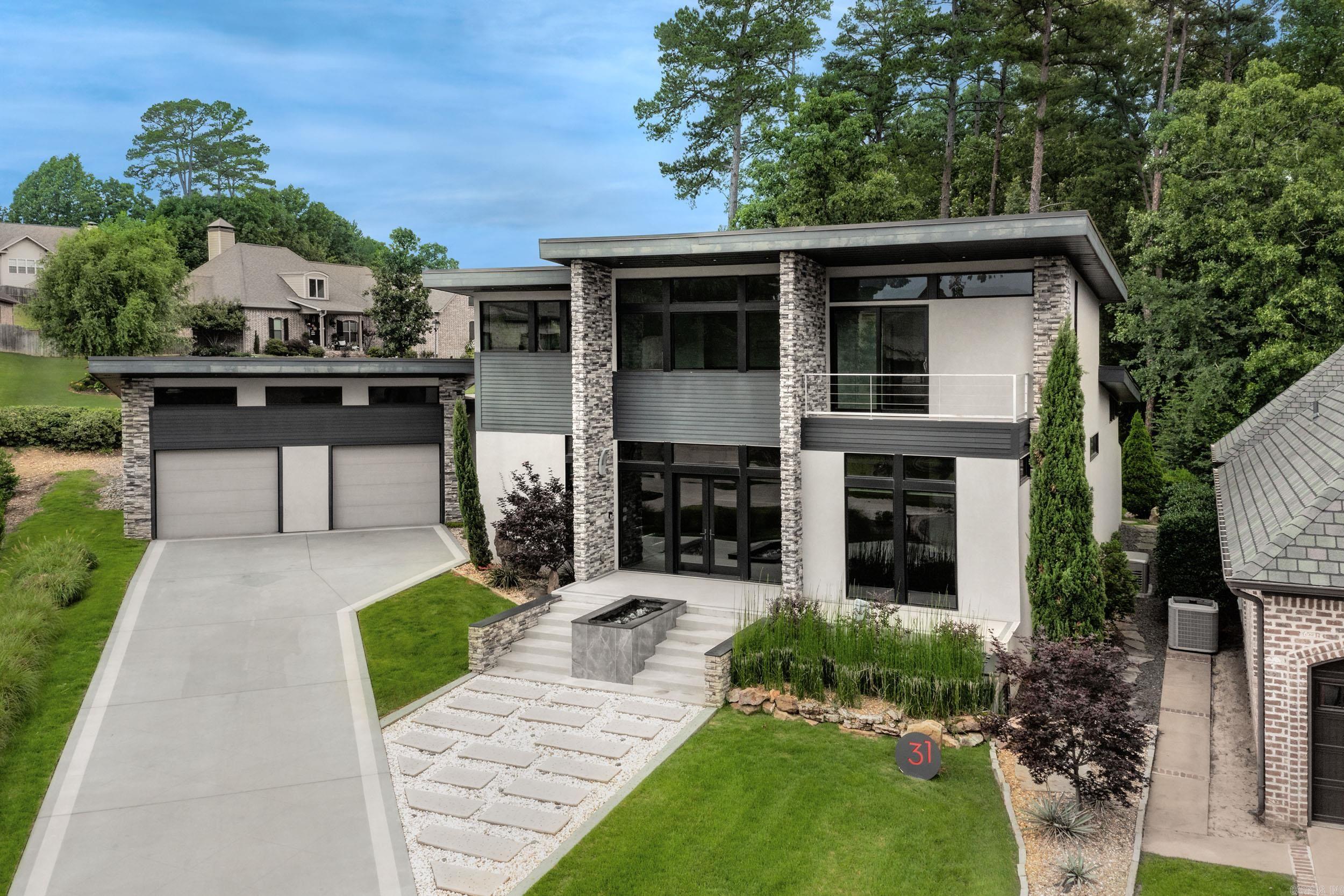 31 La Scala Court
