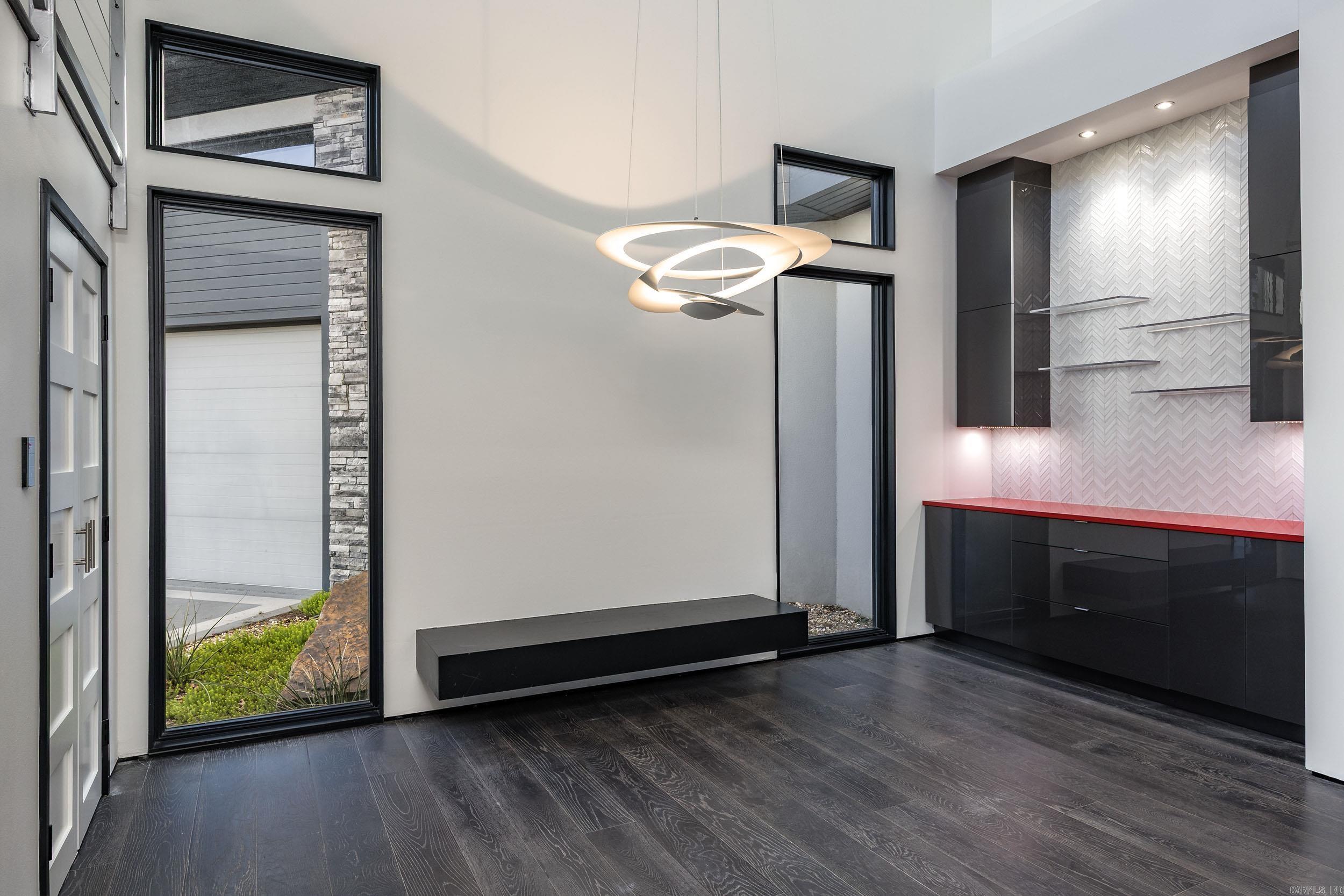31 La Scala Court