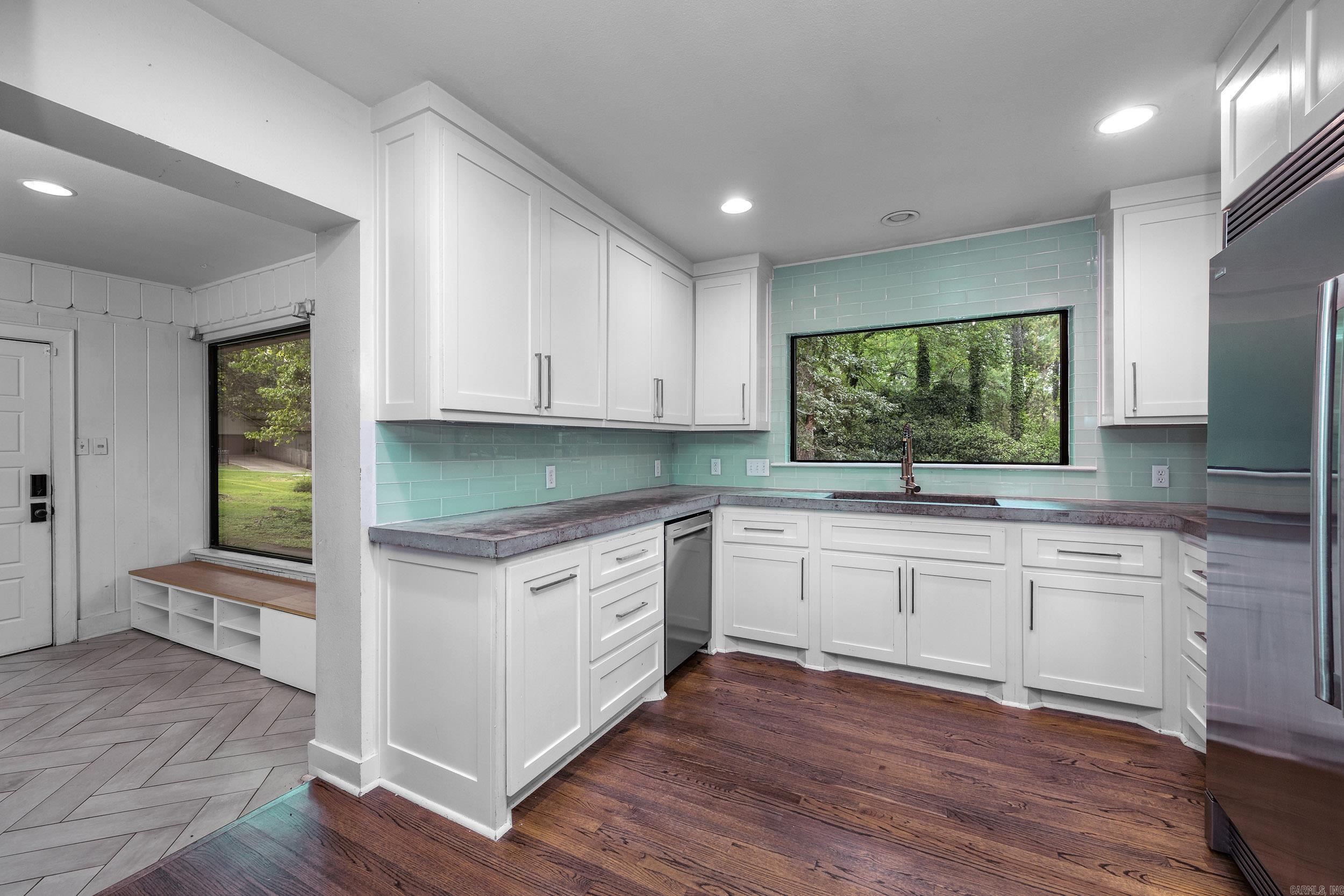16 Robinwood Drive