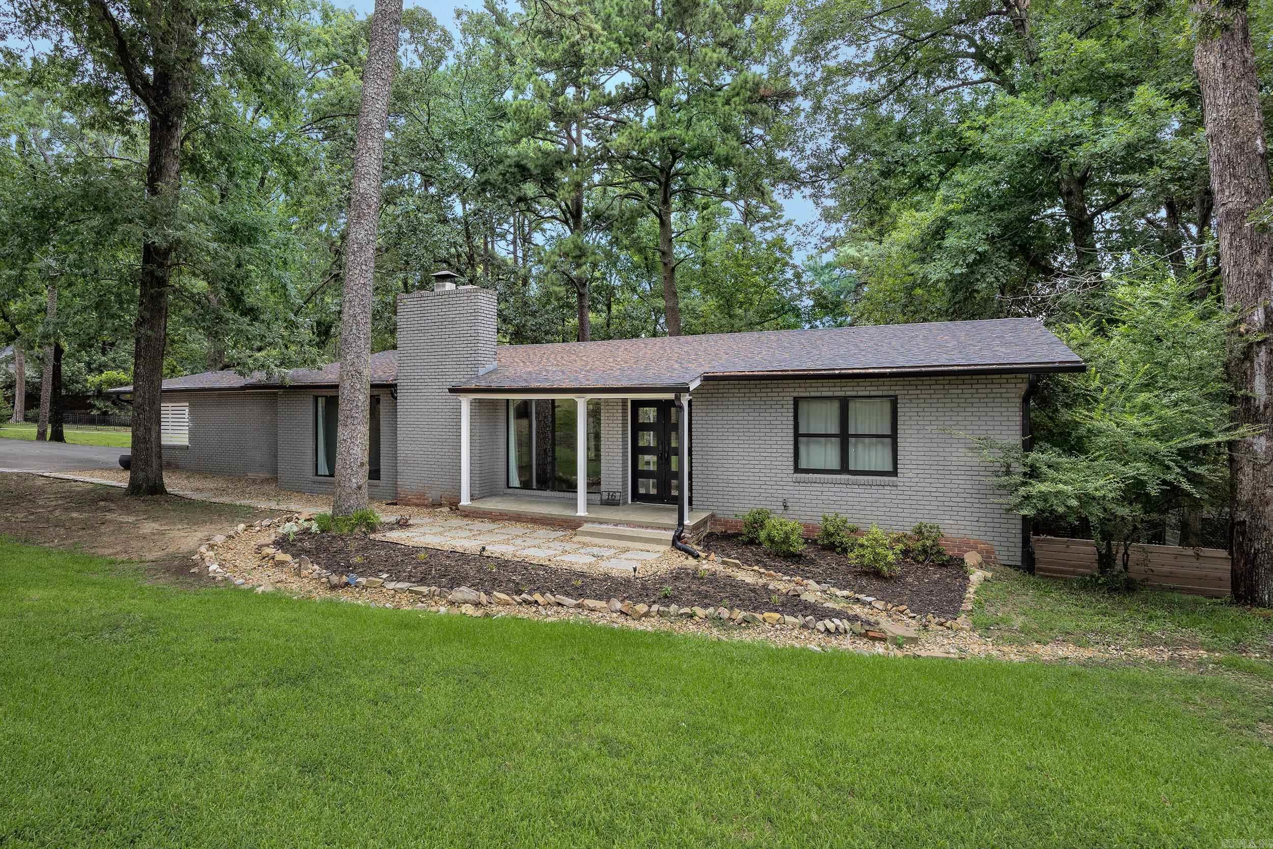 16 Robinwood Drive