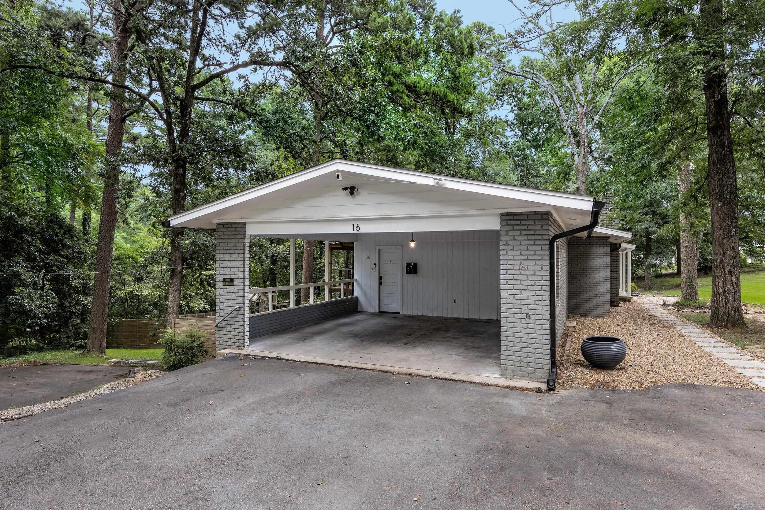 16 Robinwood Drive