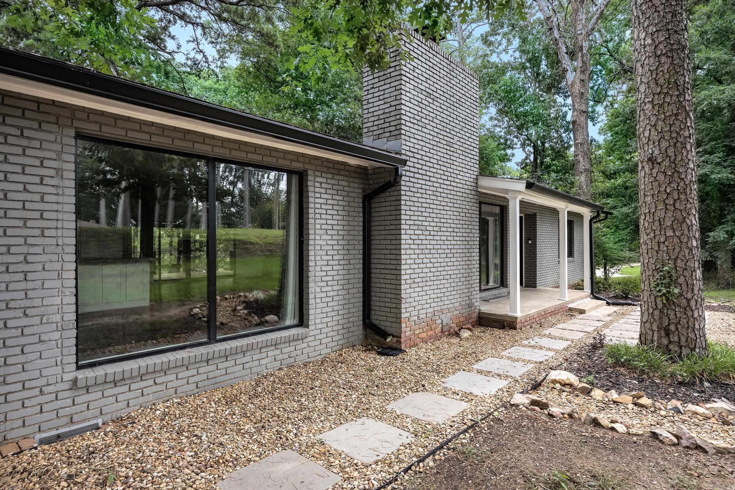 16 Robinwood Drive