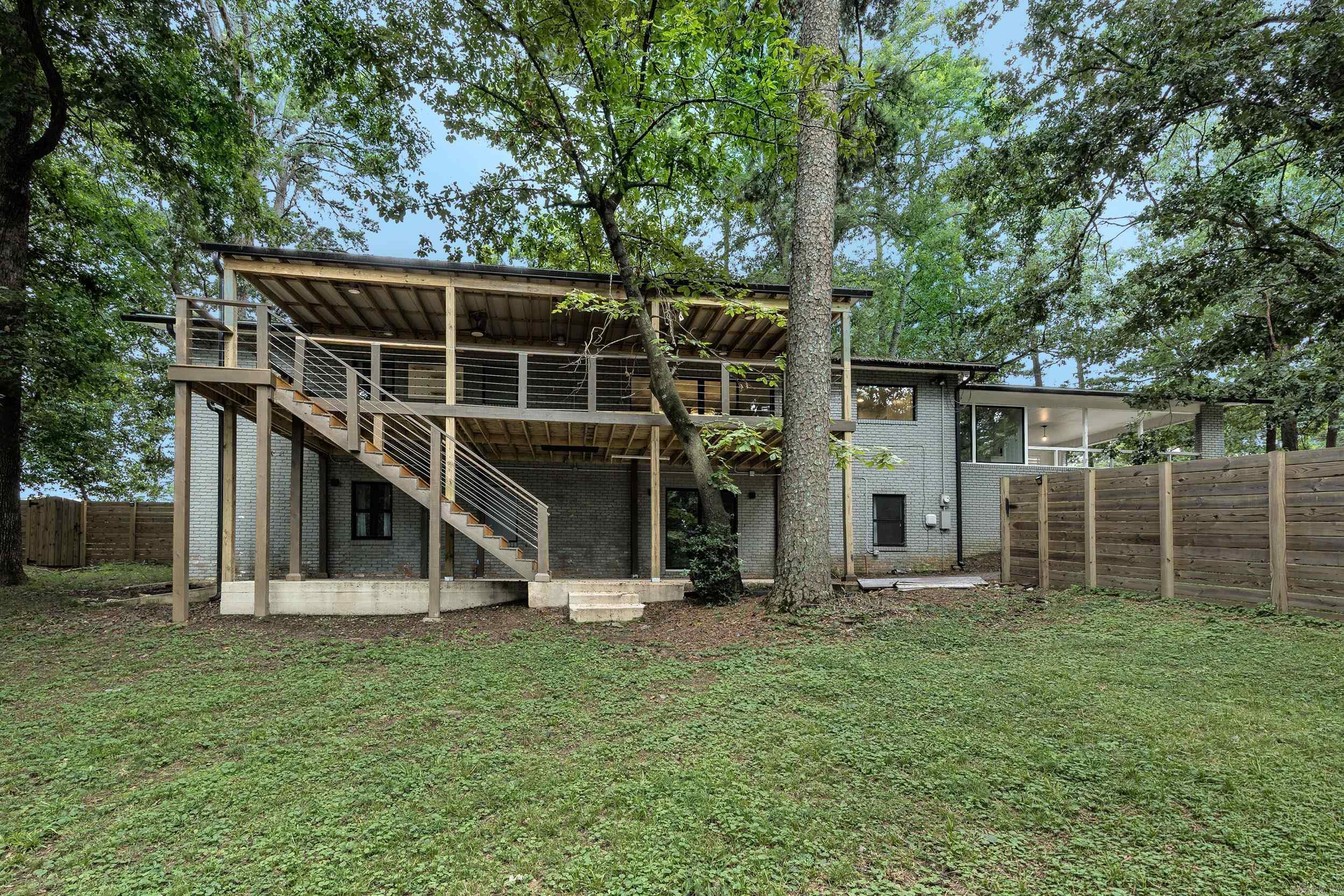 16 Robinwood Drive