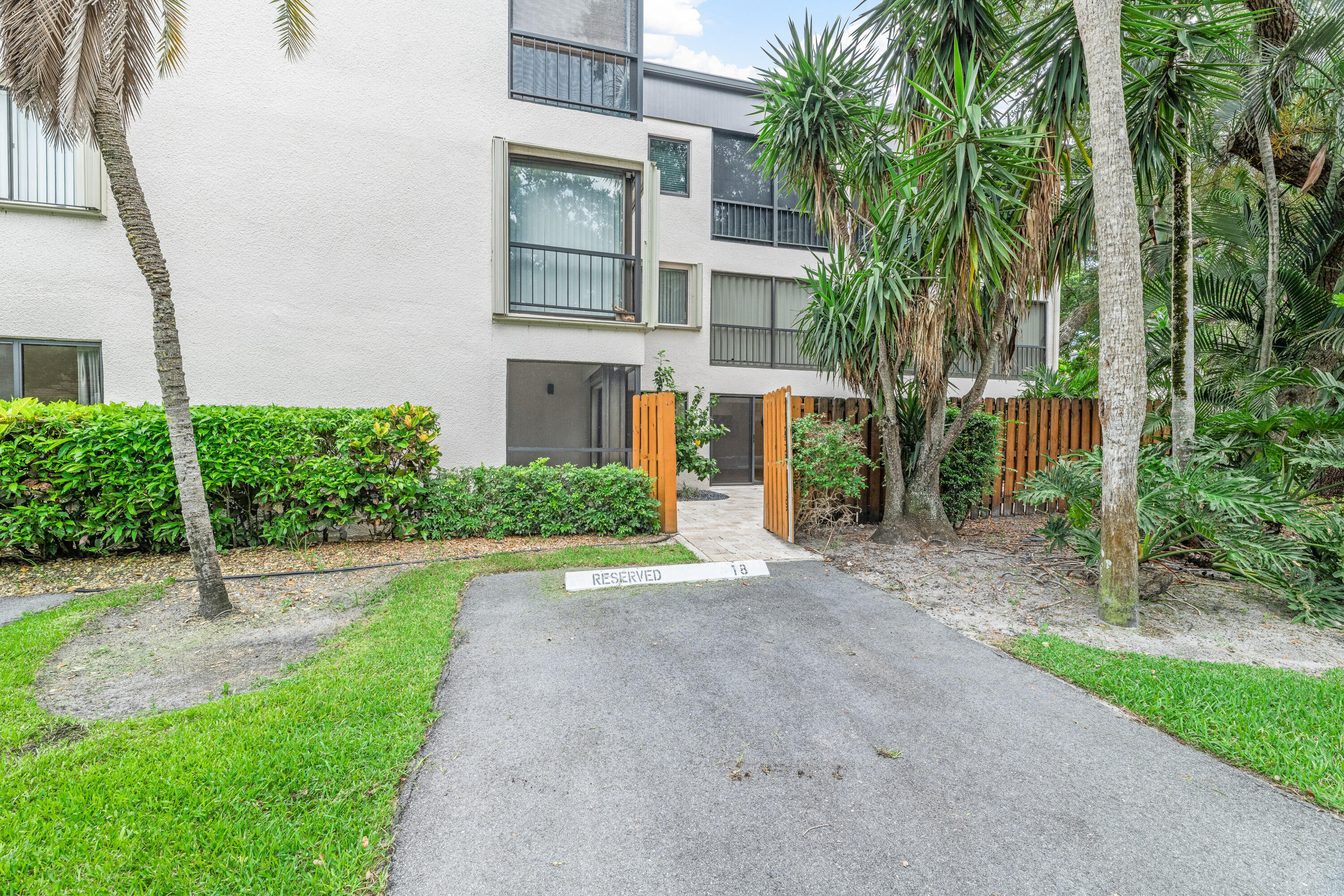 1618 Twelve Oaks Way 101