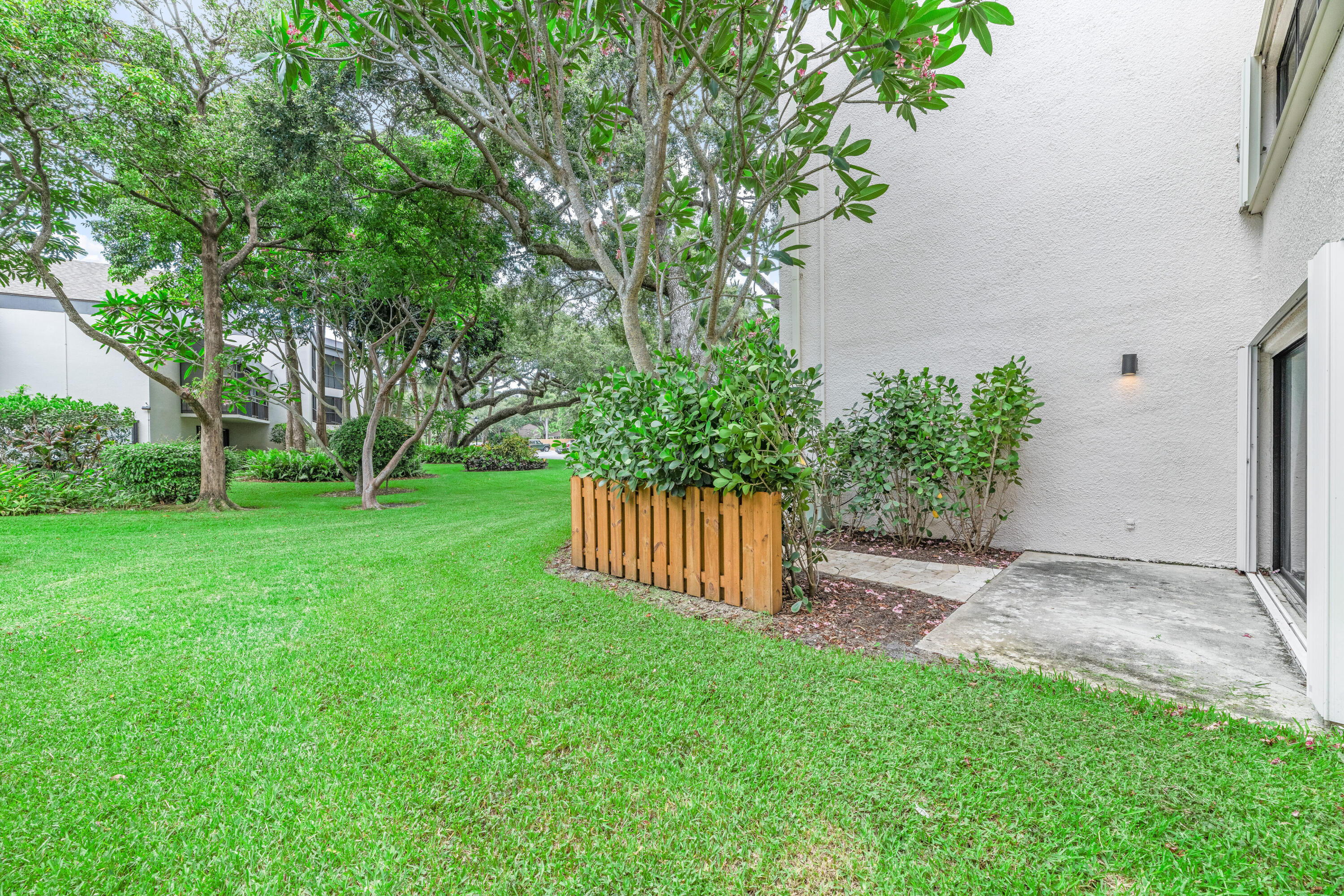 1618 Twelve Oaks Way 101