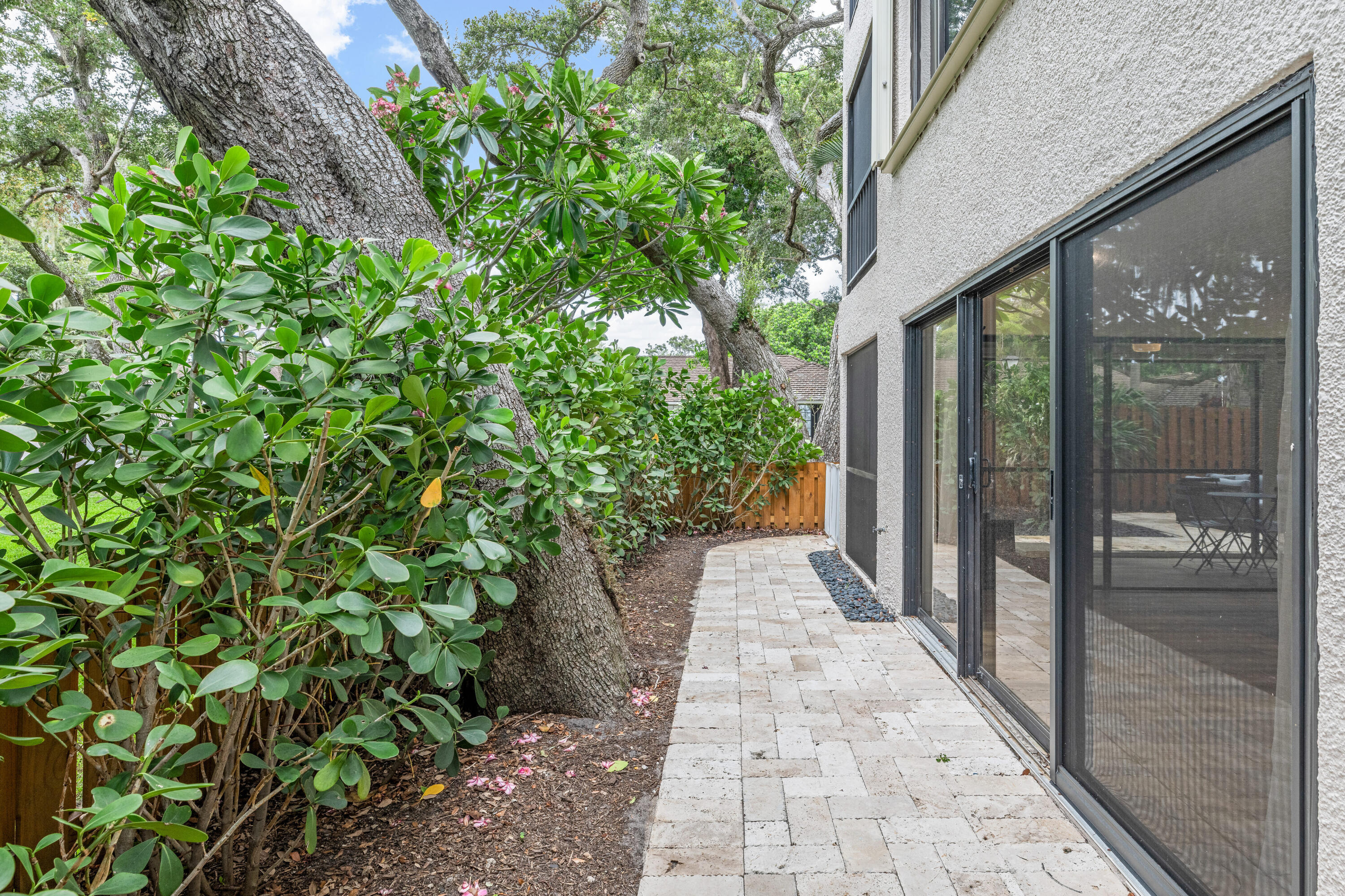 1618 Twelve Oaks Way 101