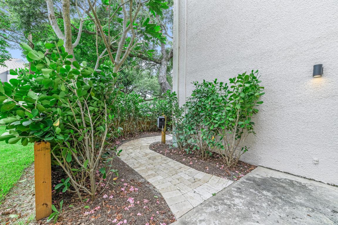 1618 Twelve Oaks Way 101