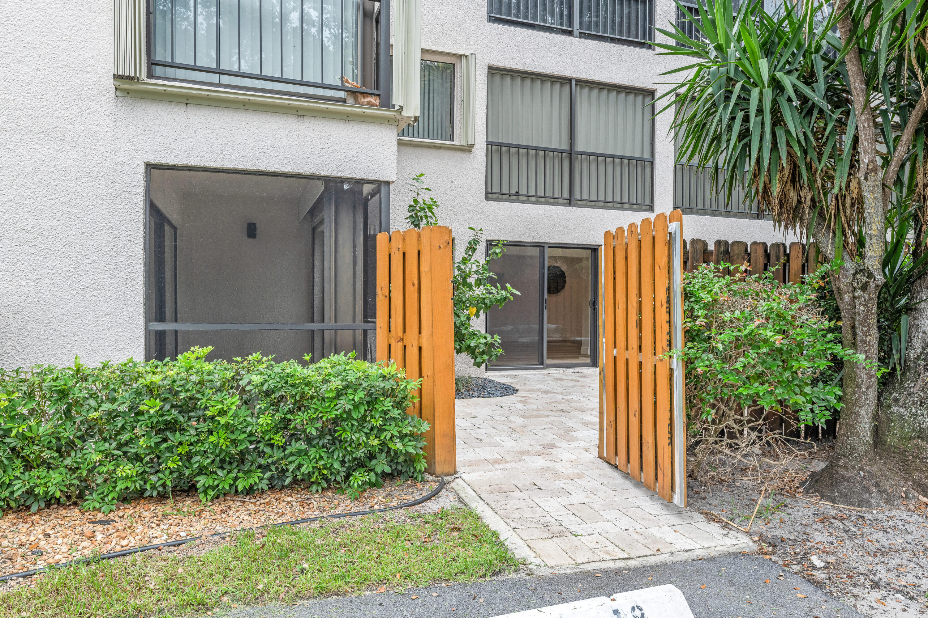 1618 Twelve Oaks Way 101