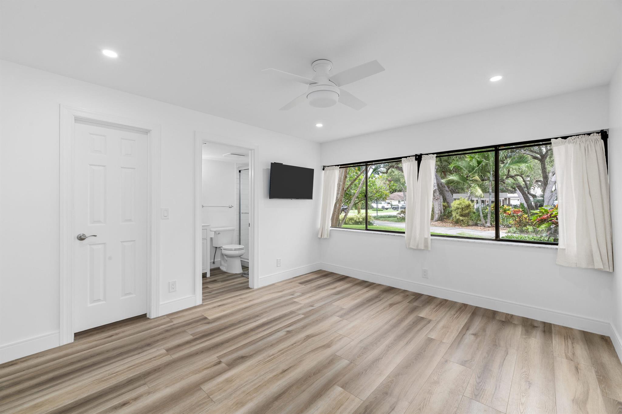 1618 Twelve Oaks Way 101