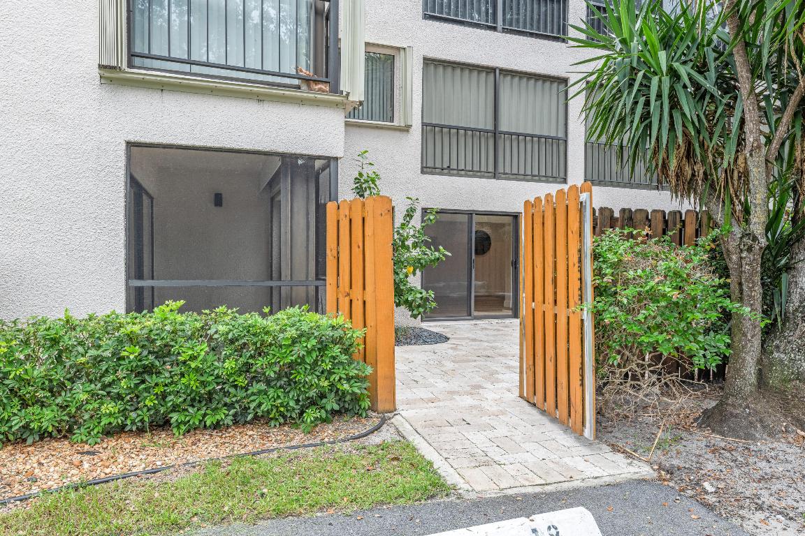 1618 Twelve Oaks Way 101