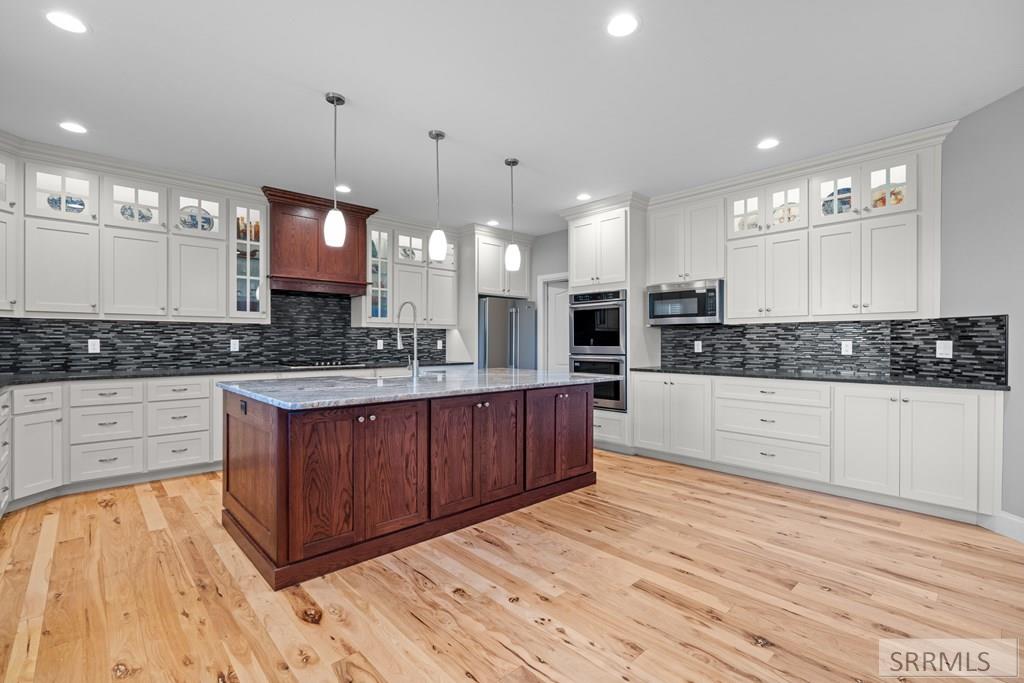 3800 Sequoia Court