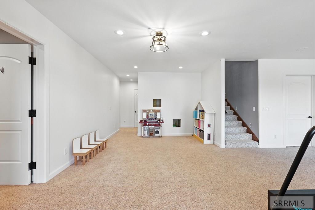 974 W Riverview Drive