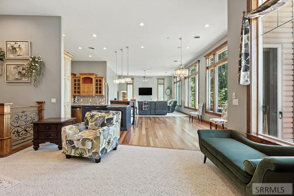 974 W Riverview Drive