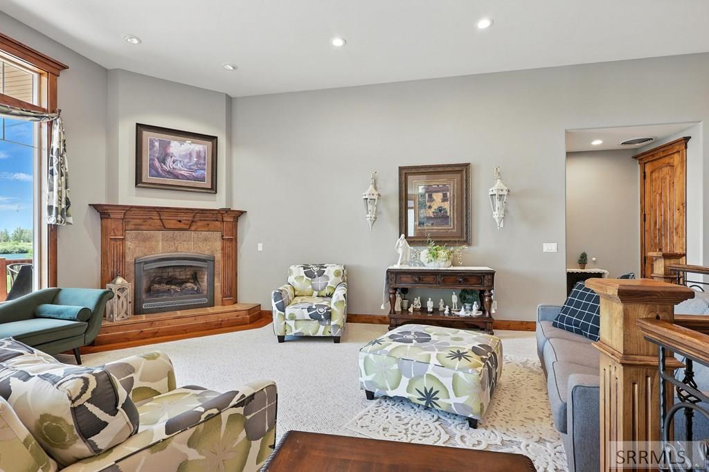 974 W Riverview Drive