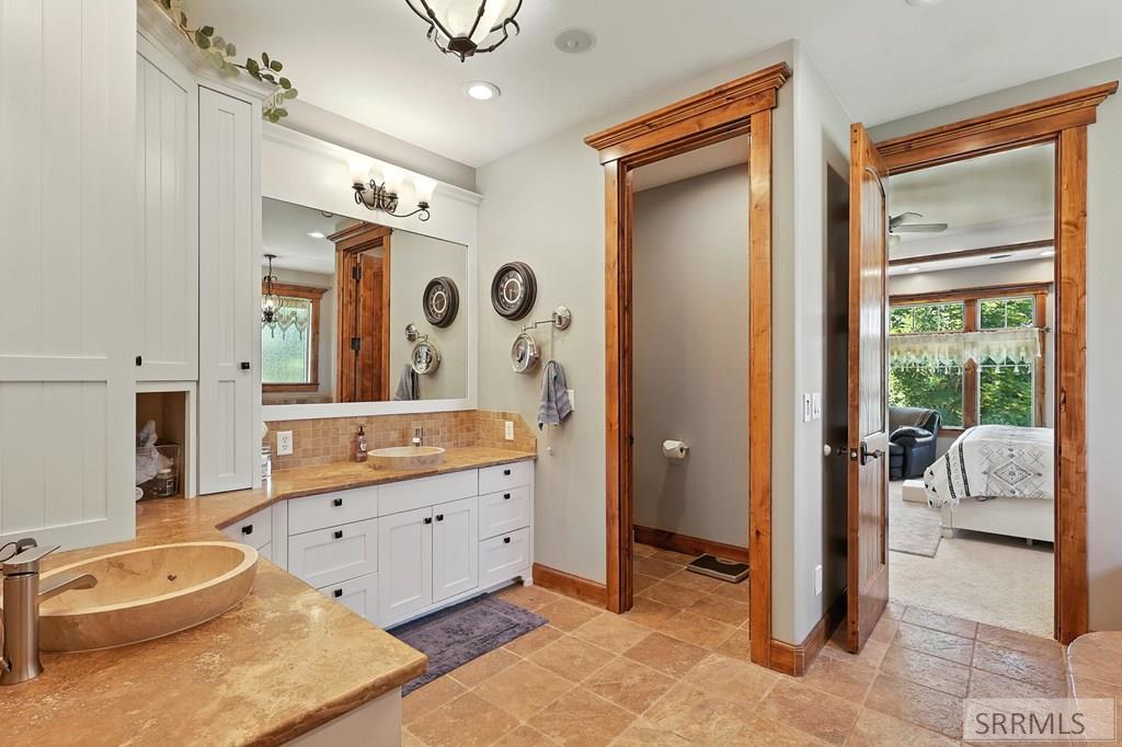 974 W Riverview Drive