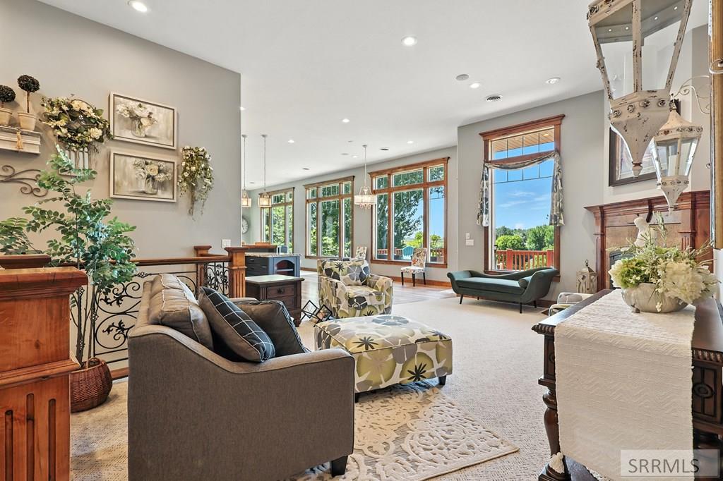 974 W Riverview Drive