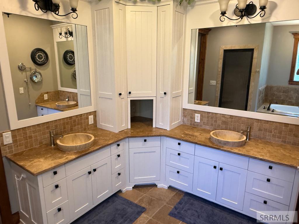 974 W Riverview Drive