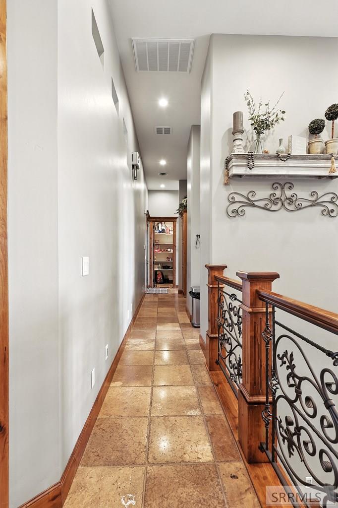 974 W Riverview Drive