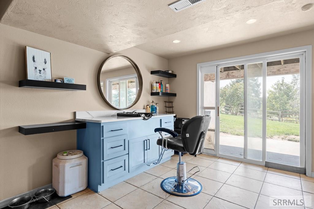 6002 E Sunnyside Road