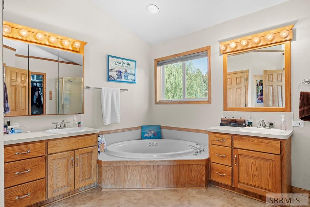 6002 E Sunnyside Road