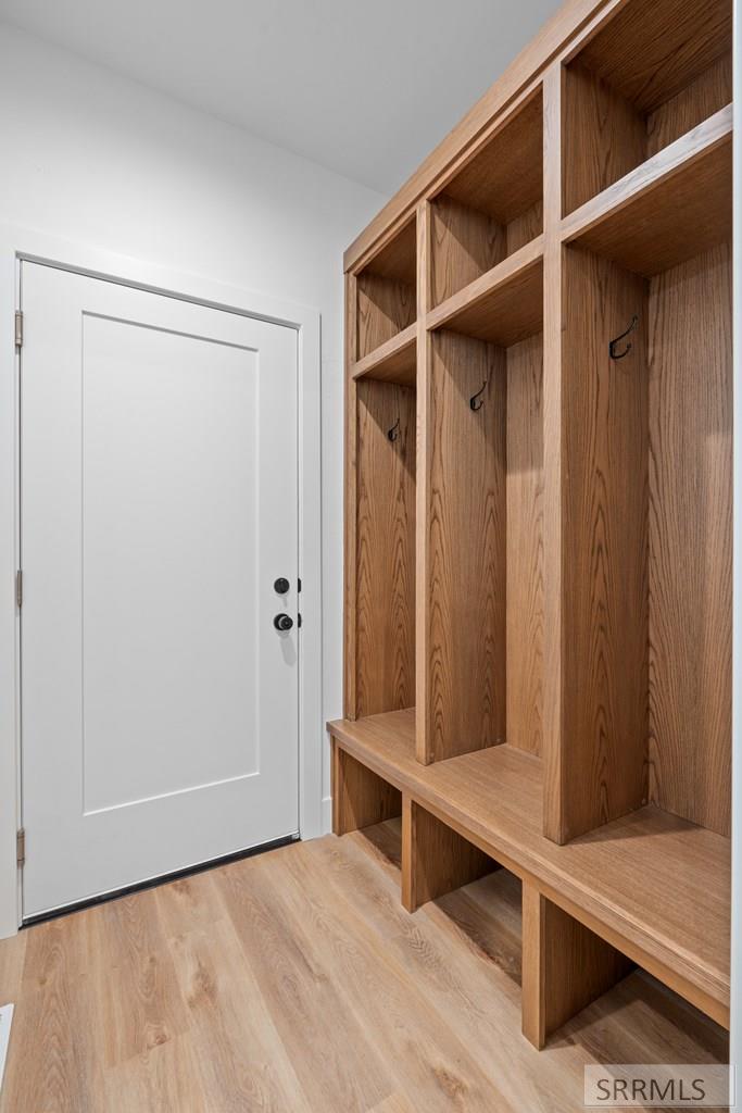 5707 Long Cove Drive