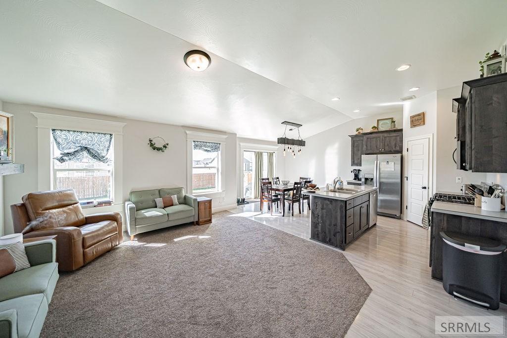3886 E Ridgeland Drive