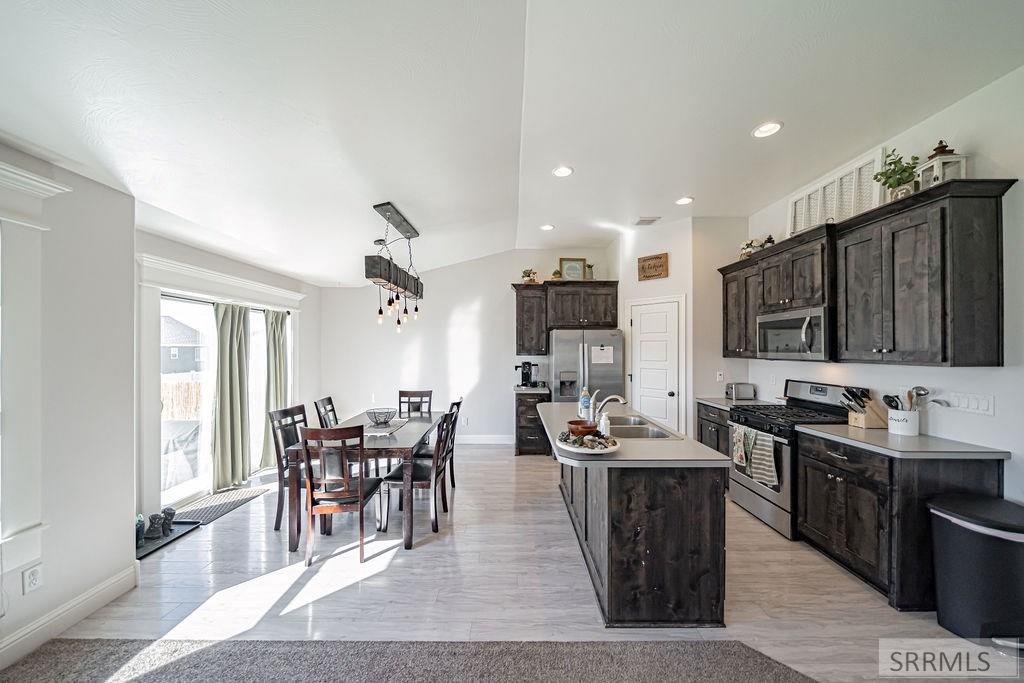3886 E Ridgeland Drive