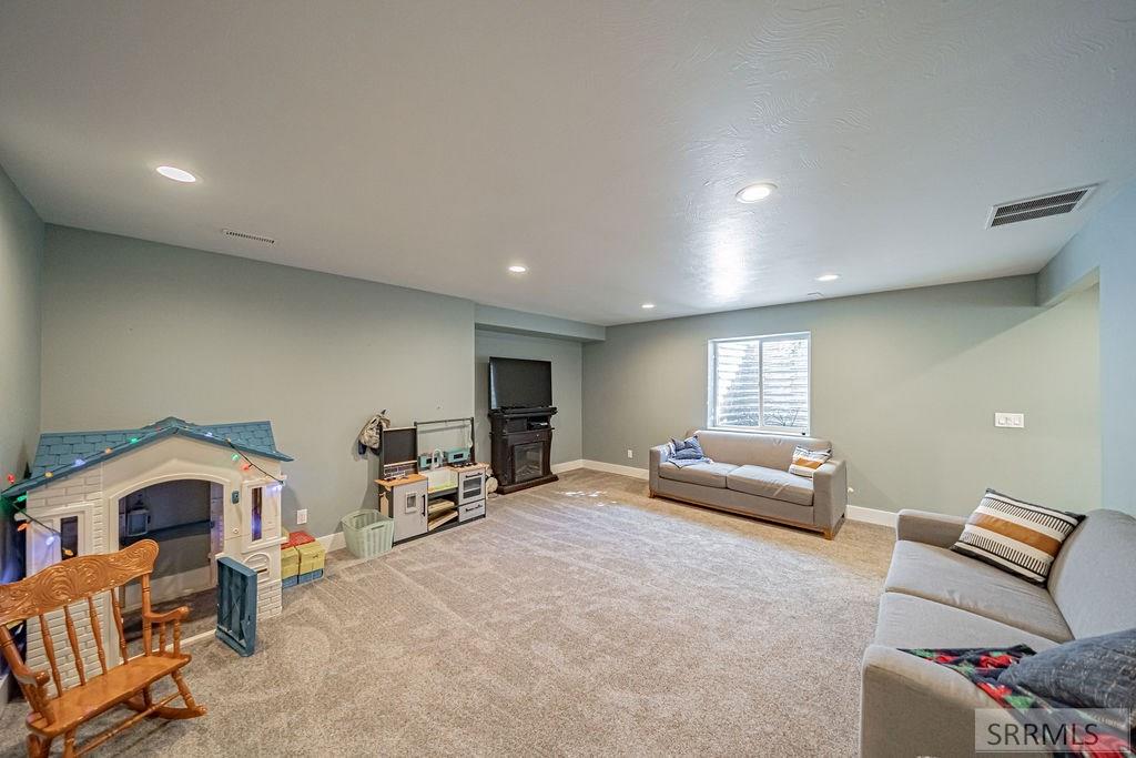 3886 E Ridgeland Drive