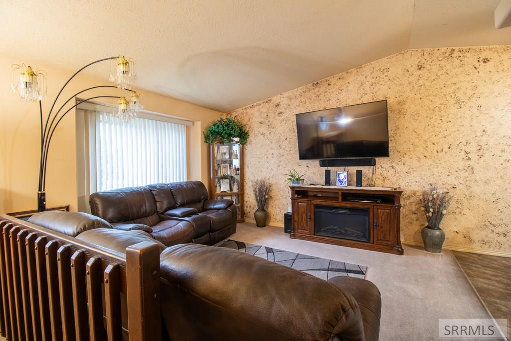 209 Donna Drive, Idaho Falls