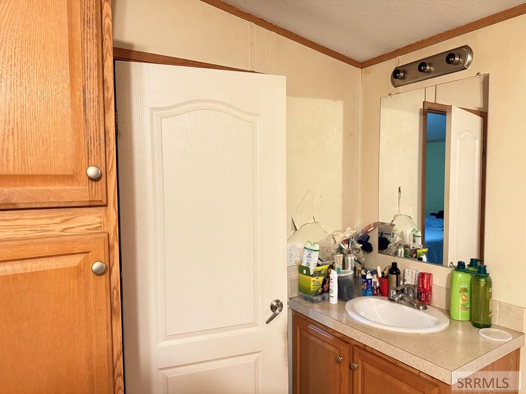 9180 S 1000 W, Victor