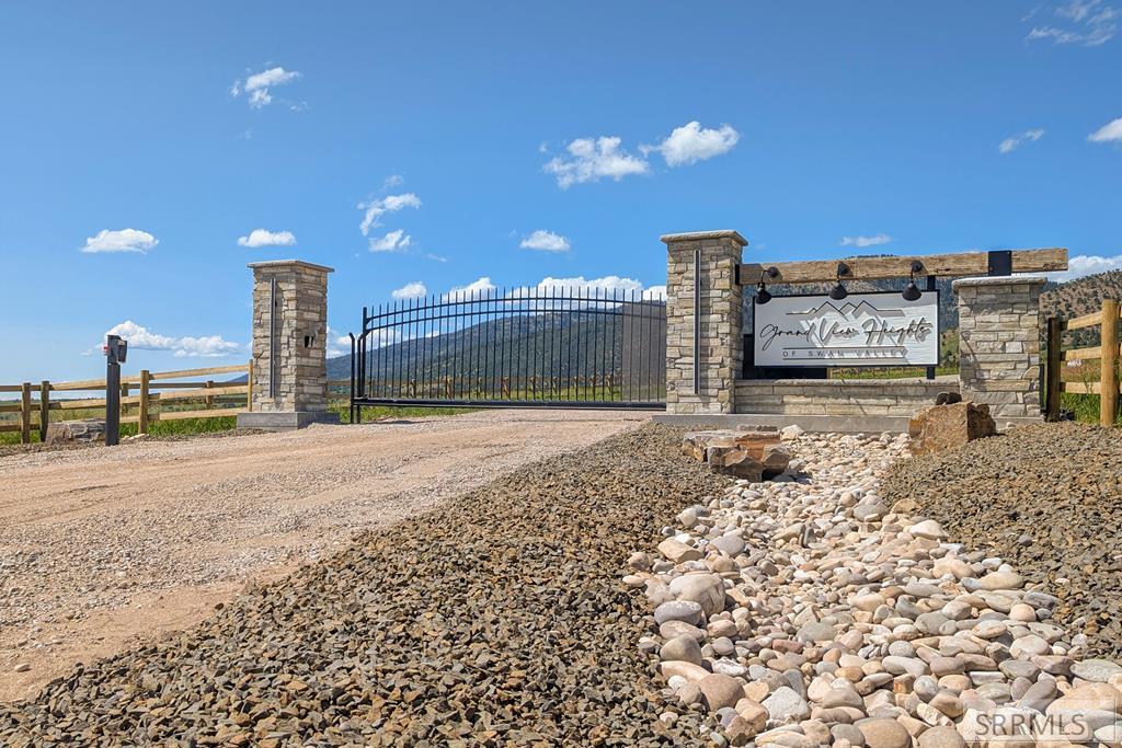 L6B1 Grand View Heights, Swan Valley