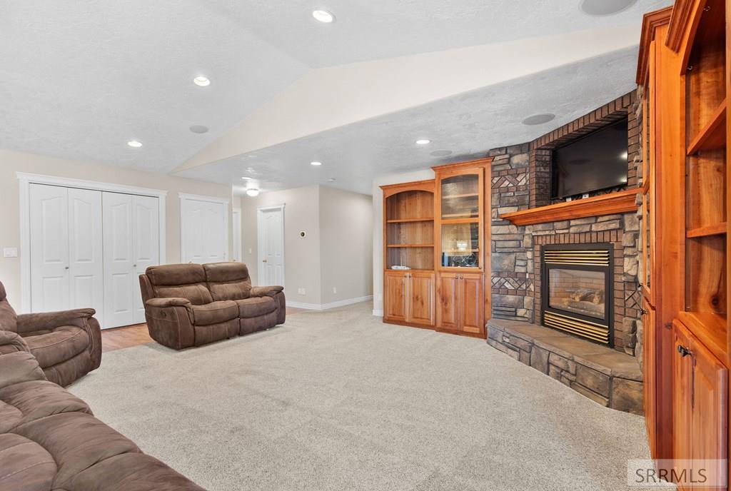 538 E 1250 N, Shelley