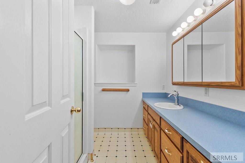 538 E 1250 N, Shelley