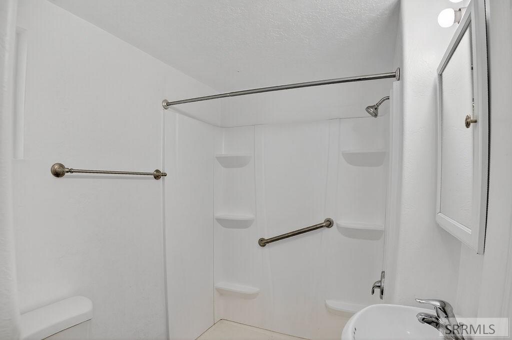 12o N Lincoln Avenue