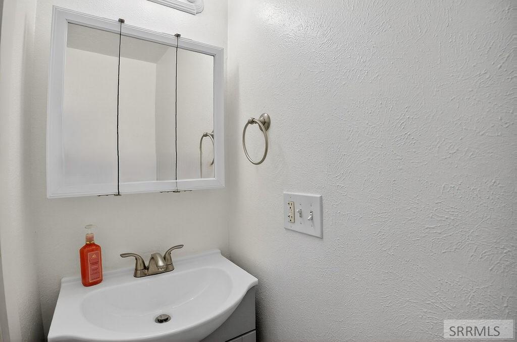 12o N Lincoln Avenue