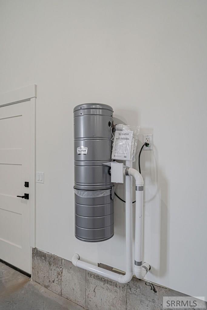 430 Saddle Rock Lane