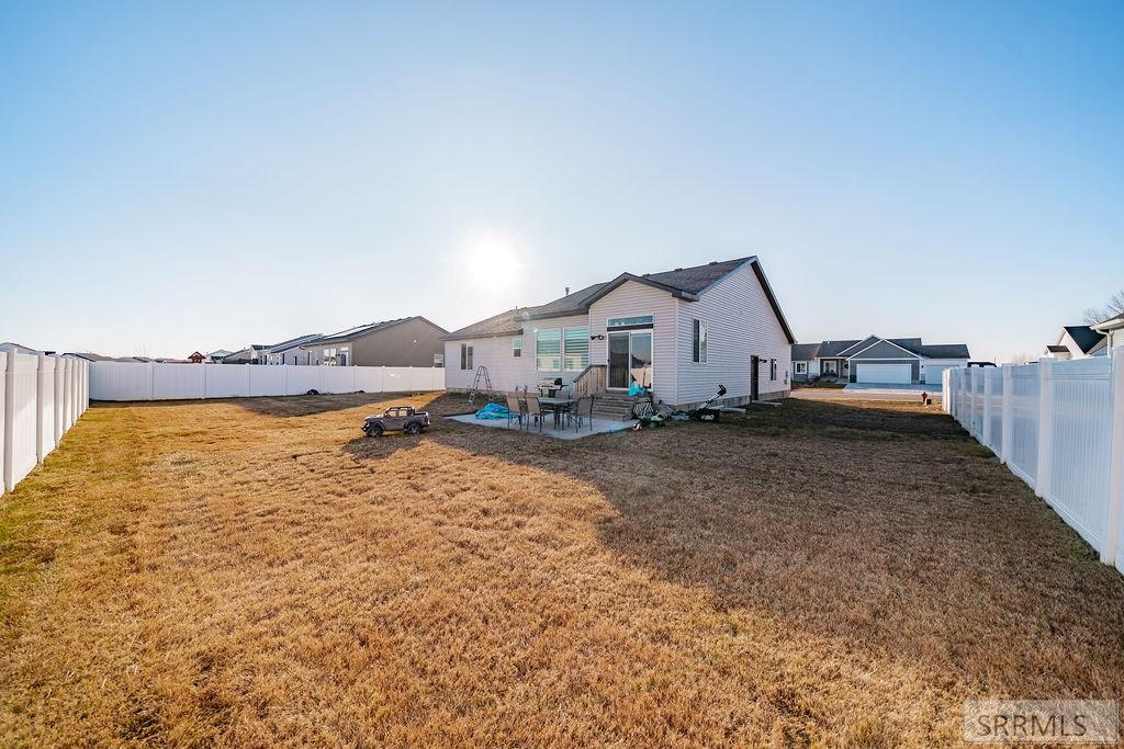 4156 N Ventura Avenue