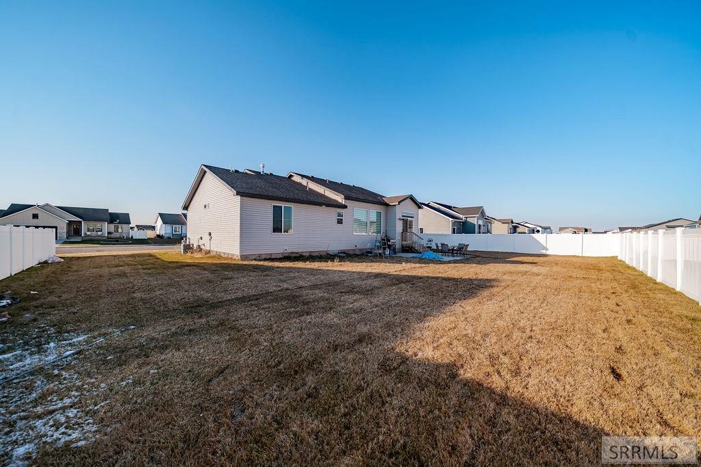 4156 N Ventura Avenue