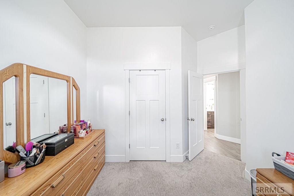 4156 N Ventura Avenue