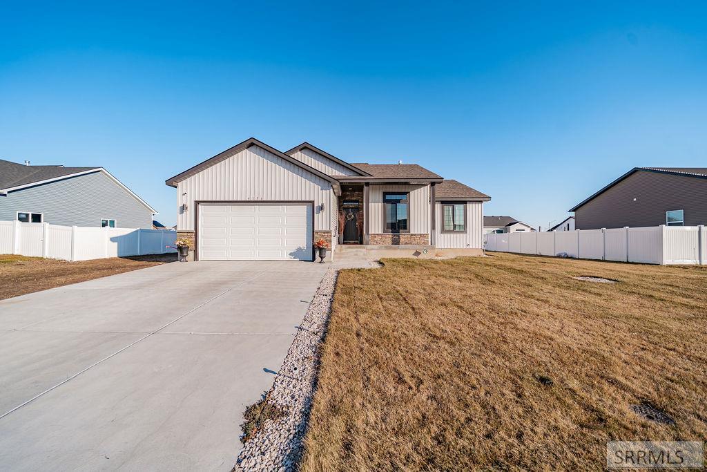 4156 N Ventura Avenue