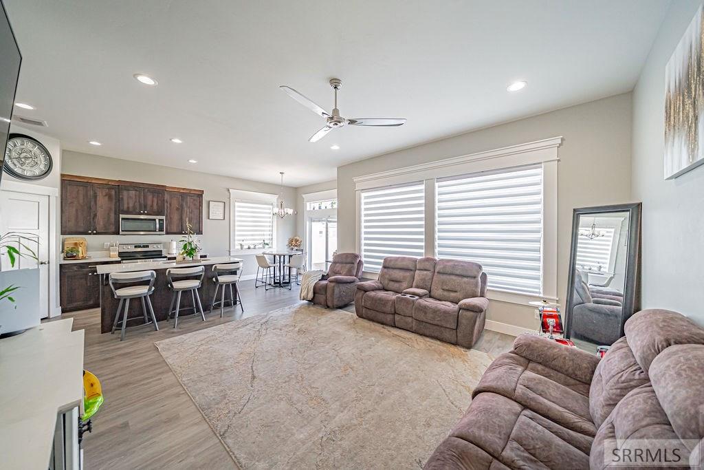 4156 N Ventura Avenue