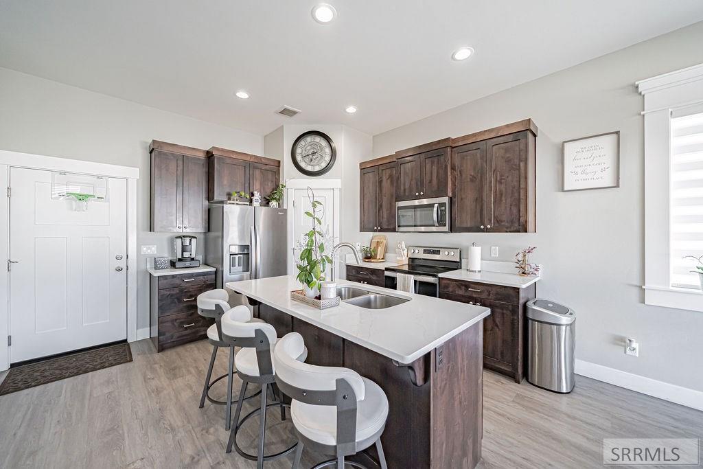 4156 N Ventura Avenue