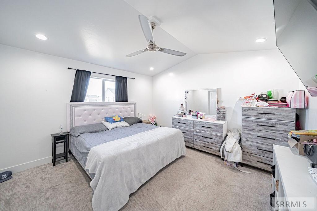 4156 N Ventura Avenue