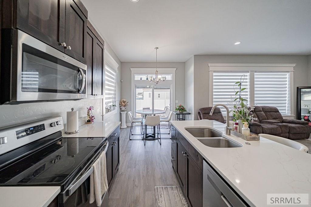 4156 N Ventura Avenue