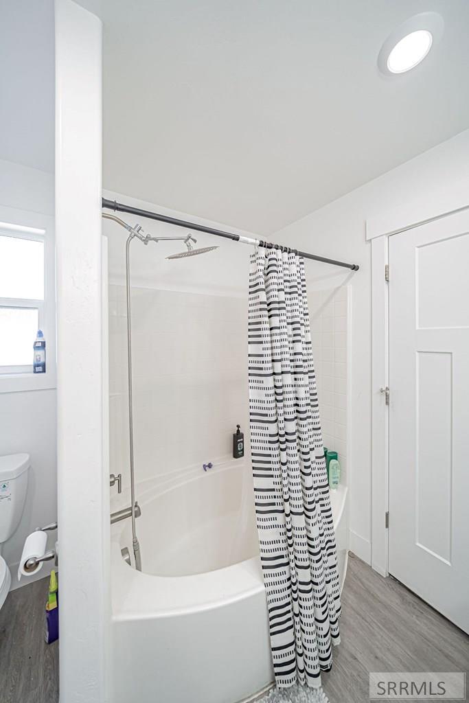 4156 N Ventura Avenue