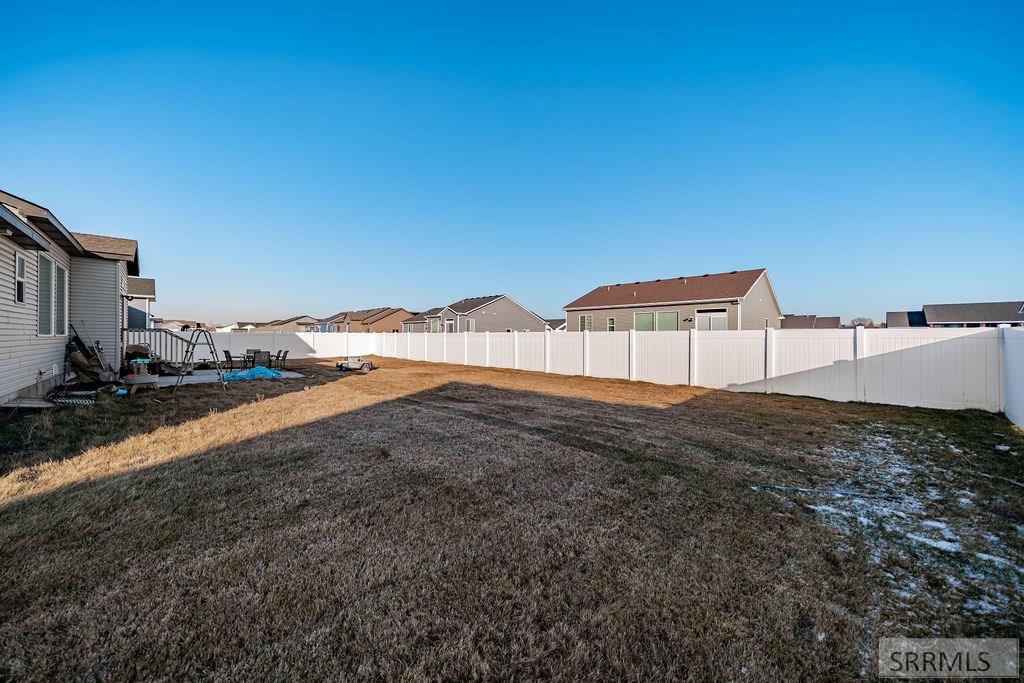 4156 N Ventura Avenue